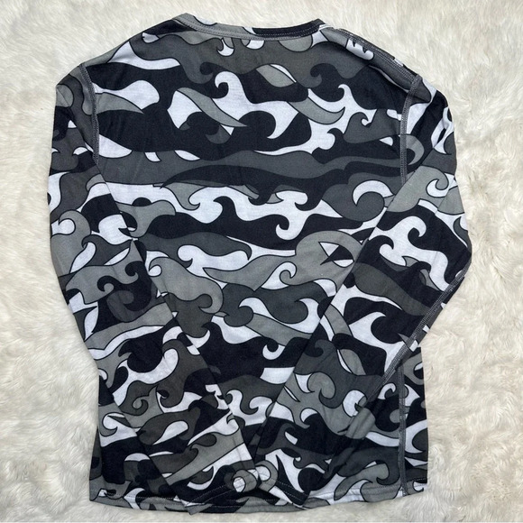 Hot Chillys Long Sleeved Thermal Base Layer Black and Gray Camouflage Sz Small - Picture 11 of 16